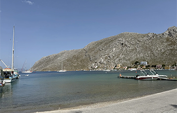 На греческом острове нашли тело британского телеведущего Мосли