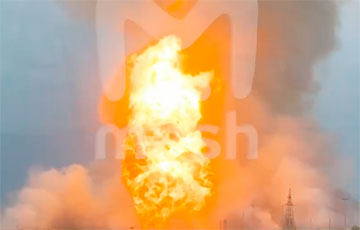 В российском Саратове масштабный пожар: горит подземное газохранилище