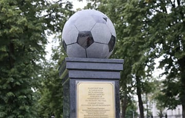 В Минске открыли памятный знак в честь победы «Динамо» в чемпионате СССР