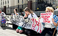 Жены мобилизованных собрались у здания Минобороны РФ в Москве
