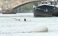 Министр спорта Франции погрузилась в Сену, чтобы доказать чистоту воды перед Олимпиадой