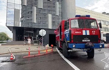 В подземном паркинге в Минске утонули 14 автомобилей