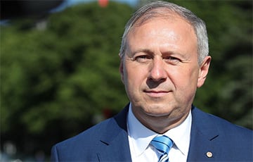 Экс-премьер Беларуси Румас появился на похоронах Вергеенко