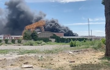 В российском Ростове вспыхнул мощный пожар