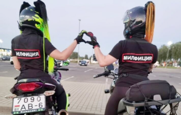 В Могилеве забрали мотоциклы у женщин, ездивших в майках с надписью «Милфиция»