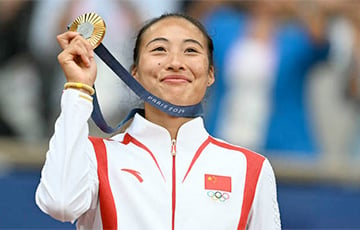 Сенсация в финале теннисного турнира на ОИ-2024: Чжэн Циньвэнь победила Донну Векич