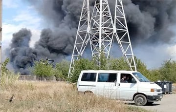 В Мариуполе вспыхнул масштабный пожар в районе новой военной базы РФ