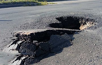 В Могилеве из-за провалившегося асфальта на одном из проспектов образовалась огромная дыра