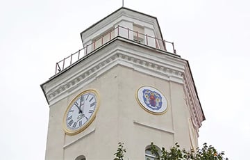 На Партизанском проспекте МАЗ восстановил часы с боем, на которых изображен зубр