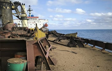 Расея ўдарыла ракетай па судне са збожжам