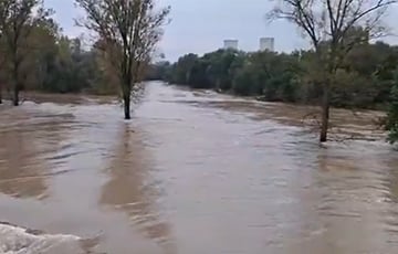 У чэшскім горадзе Астраве прарвала дамбу