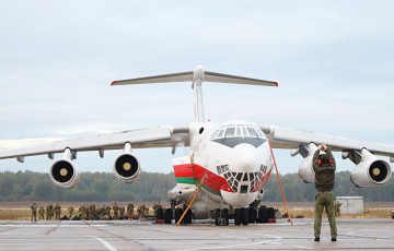 Беларускія дэсантнікі і АМАПаўцы паляцелі ў Казахстан