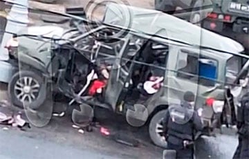 В центре Луганска взорвалось авто: внутри могли быть военные РФ