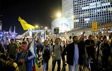 Protests Break Out In Israel Following Firing Of Defence Minister