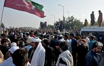 Protesters Storming Capital Of Pakistan While Lukashenka Is There