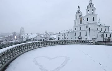 Минск засыпало снегом