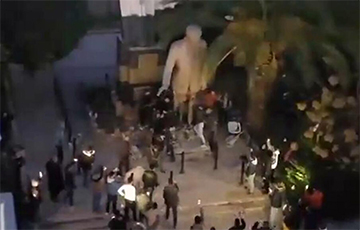 Rebels Bring Down Monument To Syrian Dictator’s Father Hafez Al-Assad In Damascus