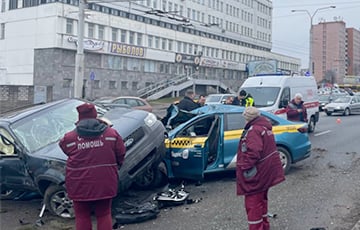 У Менску тры аўтамабілі рэзнуліся адзін у аднаго