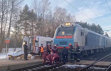 Женщина попала под товарный поезд в Жодино