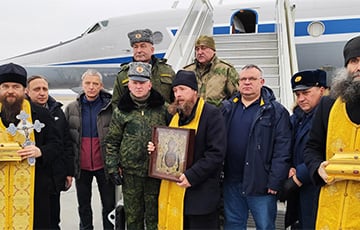 Священники РПЦ с иконами и мощами облетели Рязанскую область на самолете