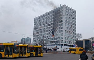 В Минске произошел пожар в офисном здании около станции метро «Пролетарская»