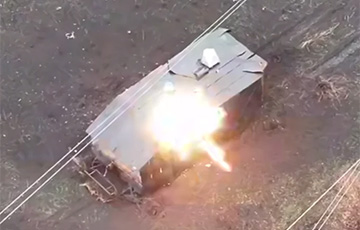 Экипаж убегал по кустам: ВСУ взорвали российский танк-черепаху