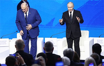 Почему Лукашенко не может переобуться?