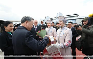 В Беларусь прилетели президент Зимбабве и генсек Компартии Вьетнама