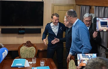 Во Франции высмеяли российские фейки о поездке Макрона, Мерца и Стармера в Киев