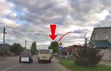 Водитель в Бобруйске едва не сбила детей и поехала дальше