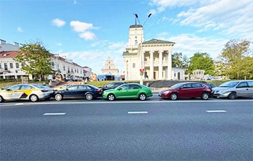 В Минске на Ленина собрался «паравозик» из пяти авто
