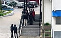 В Новополоцке дети самоорганизовались, чтобы помочь упавшему мужчине подняться