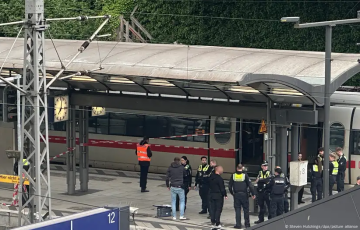 18 чалавек пацярпелі пры нападзе з нажом на вакзале Гамбурга