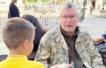 Маленький украинец подошел к военным с подарками и умилил Сеть