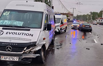У Менску BMW уляцела ў маршрутку