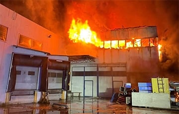 Пад Варшавай гарэлі склады: У неба ўзняўся небяспечны дым