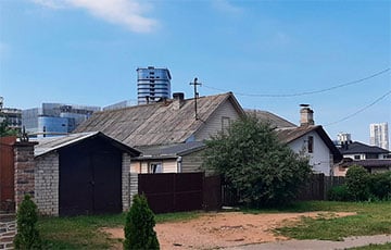 У Менску прадаюць стары драўляны дом за шалёныя грошы