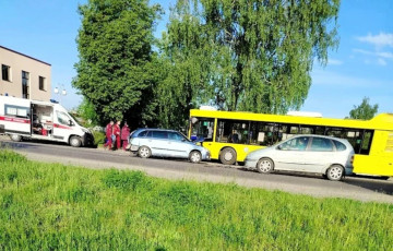 В Вилейке пассажирский автобус повредил три легковушки