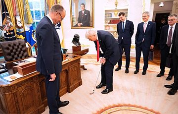 Мерц привез Трампу два подарка