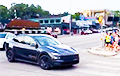 Tesla запускает сеть роботакси в США