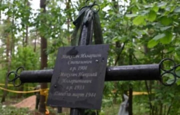 Лукашысты раскапалі старую магілу ў лесе