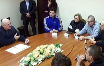 Ціханоўскі адмовіўся паціскаць руку Лукашэнку
