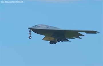 У ЗША паказалі кадры вяртання стэлс-самалётаў B-2, якія скінулі бомбы на Іран