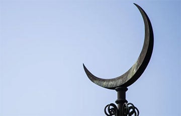 Символы ислама на храме Василия Блаженного в Мосеве вызвали скандал в РПЦ