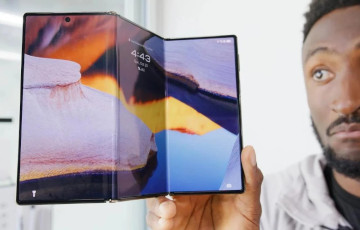Первый складывающийся втрое смартфон Samsung уже на подходе