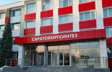 Беспилотники поразили нефтеперерабатывающий завод в Саратовской области РФ