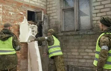 УСУ паказалі, як палонныя расейцы адбудоўваюць Ізюм