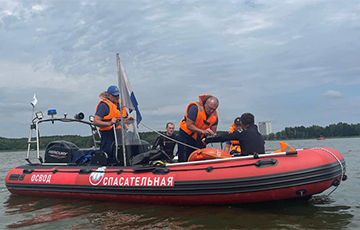 На Менскім моры амаль содні шукаюць мужчыну, які ўпаў за борт яхты.