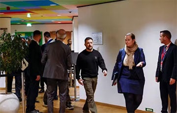 Переводчицу Еврокомиссии заподозрили в шпионаже на встрече с Зеленским