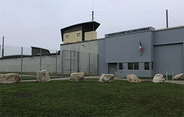 Во Франции заключенный сбежал из тюрьмы в сумке с вещами
